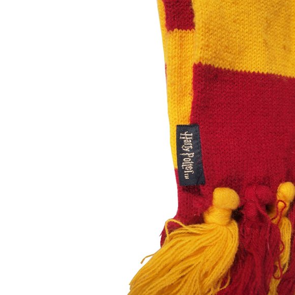 Harry Potter Scarf Gryffindor Knitted with Tassels and Embroidered Patch Unisex - Picture 4 of 5